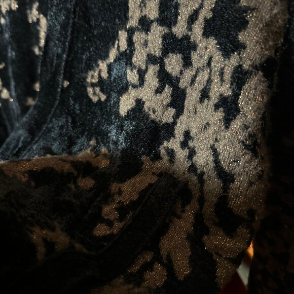 JOHN VARVATOS Black and Gold Metallic Cardigan in sz L - Picture 2 of 5